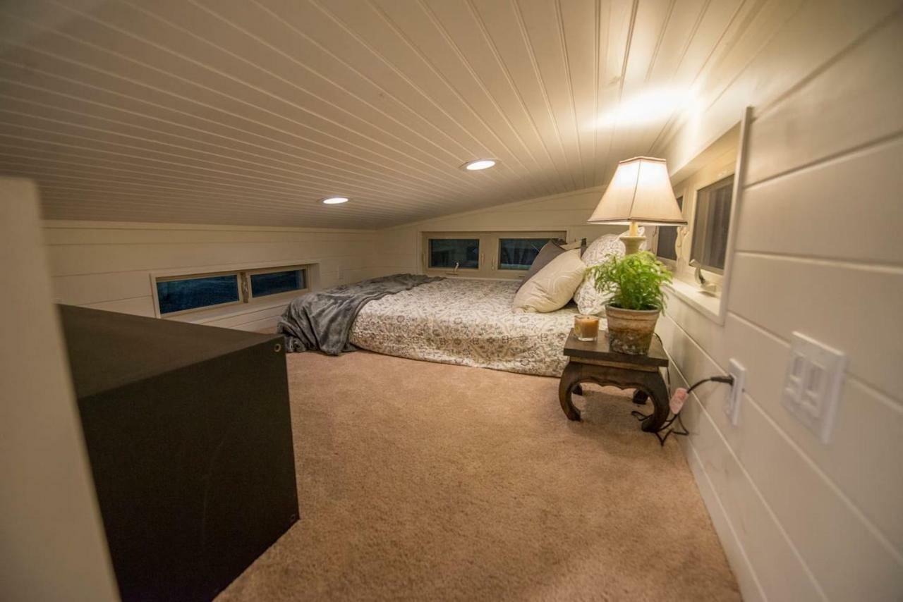 Montana Escape Elegant Tiny House In Waco Near Magnolia Villa Exterior foto