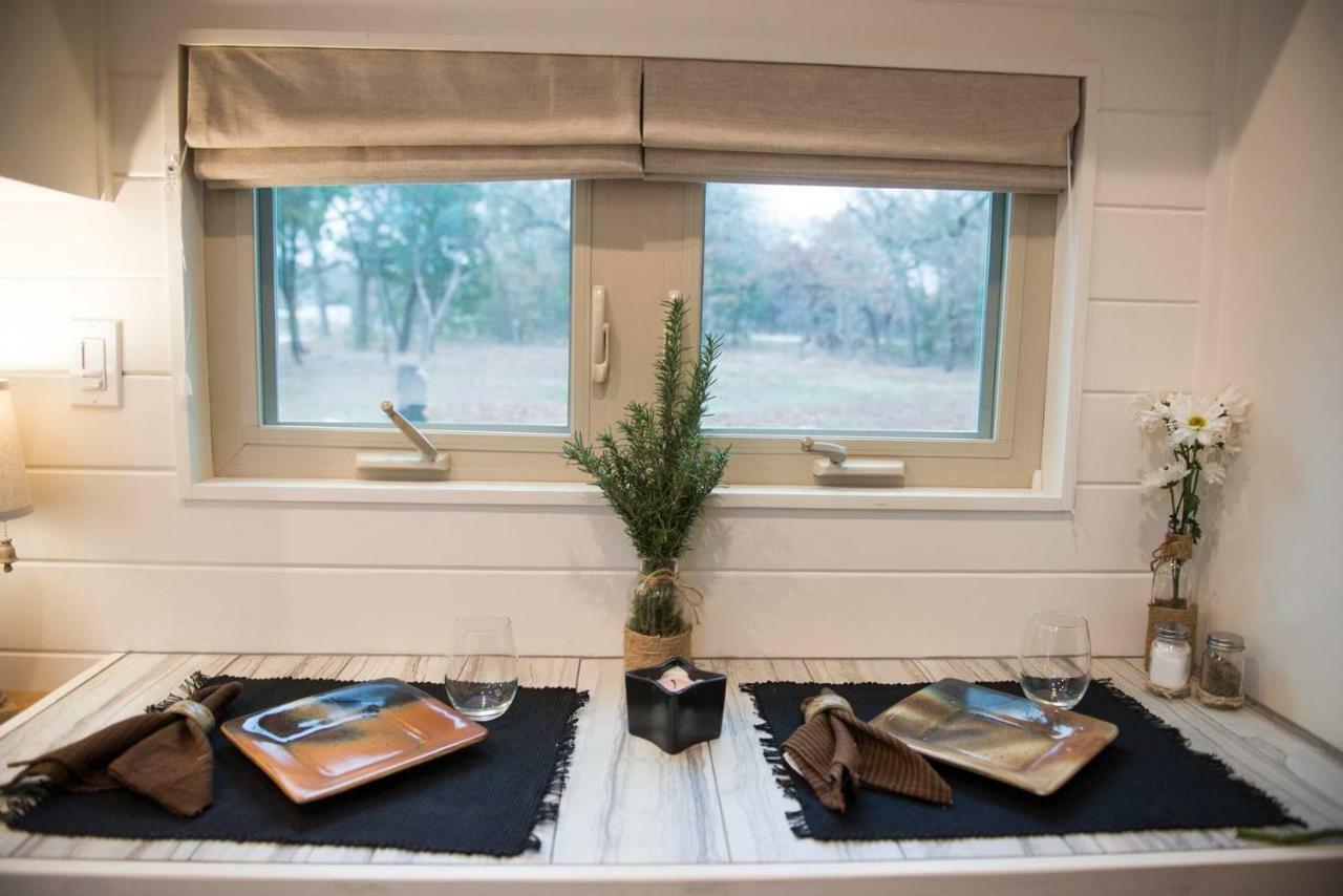 Montana Escape Elegant Tiny House In Waco Near Magnolia Villa Exterior foto