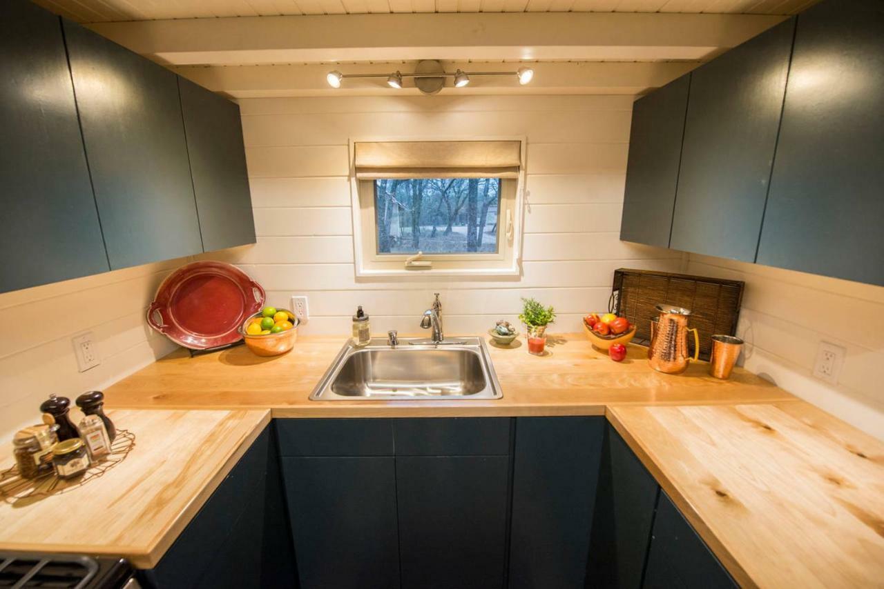 Montana Escape Elegant Tiny House In Waco Near Magnolia Villa Exterior foto