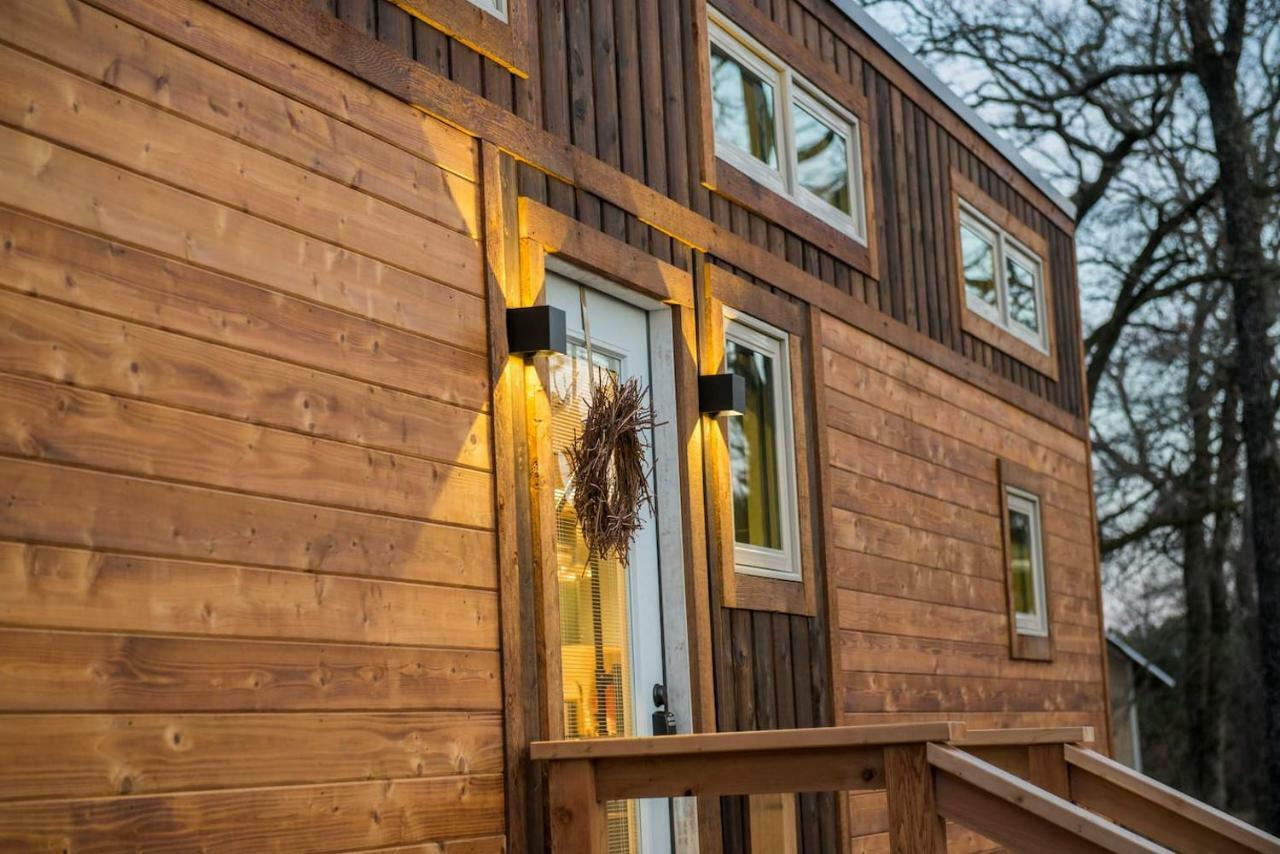 Montana Escape Elegant Tiny House In Waco Near Magnolia Villa Exterior foto