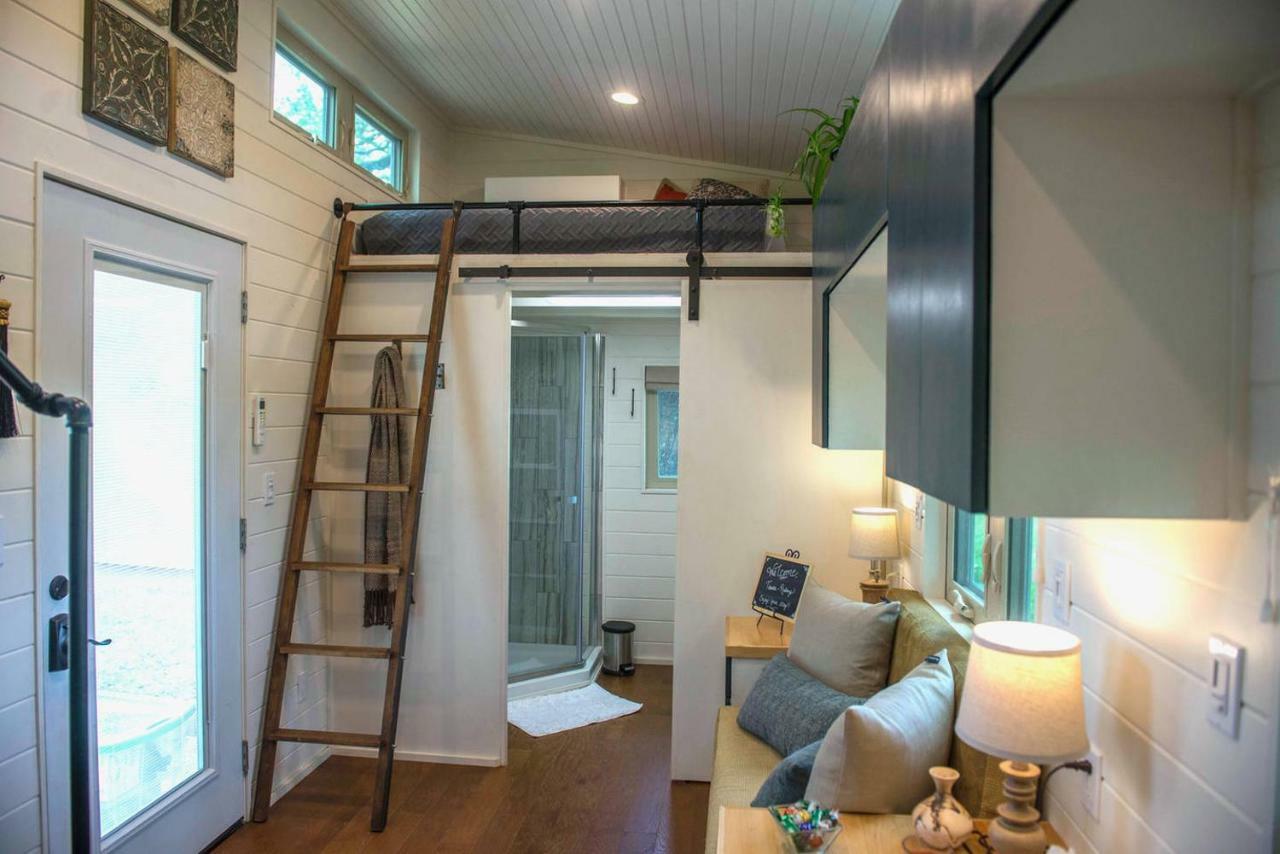 Montana Escape Elegant Tiny House In Waco Near Magnolia Villa Exterior foto